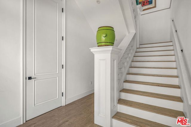 9669 Oak Pass Road, Beverly Hills CA: https://media.crmls.org/mediaz/cb839713-d908-432e-aa6d-d824106e9979.jpg