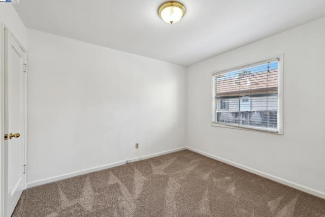 21032 Baker Rd, Castro Valley CA: https://media.crmls.org/mediaz/cb843f86-2320-407c-a0f3-031566d4878c.jpg