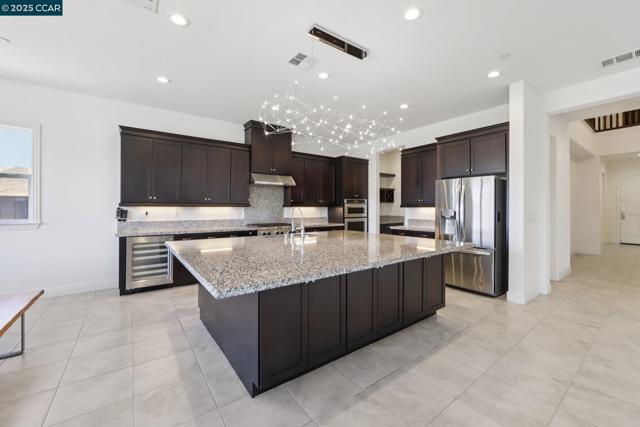 2909 Tulare Hills Dr, Dublin CA: https://media.crmls.org/mediaz/cb84c78c-cbbd-4003-87d0-e09da4094127.jpg