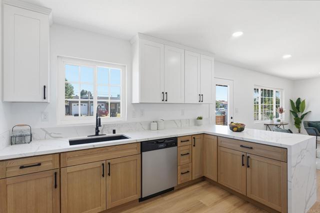 Detail Gallery Image 9 of 47 For 702 4 Oaklawn Ave, Chula Vista,  CA 91910 - – Beds | – Baths