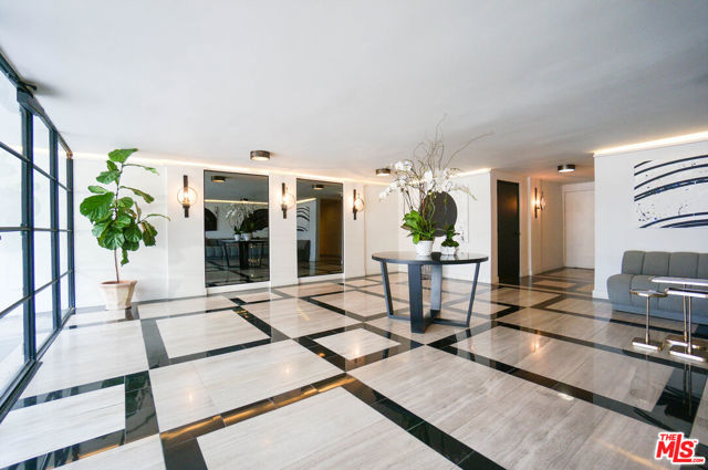 12320 MONTANA Avenue, Los Angeles CA: https://media.crmls.org/mediaz/cb85619e-f207-4789-b70e-3a816a414a4f.jpg