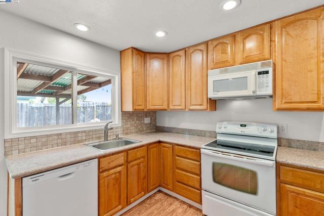 368 Helen Way, Livermore CA: https://media.crmls.org/mediaz/cb85ac88-d2be-46ca-9f54-32fd05299453.jpg