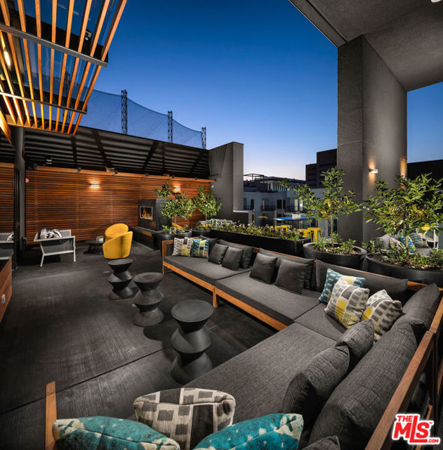 687 S Hobart Boulevard, Los Angeles CA: https://media.crmls.org/mediaz/cb85dd04-2523-4a76-8458-14e1cf08fd7f.jpg