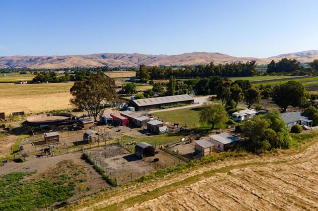 6200 Frye Lane, Hollister CA: https://media.crmls.org/mediaz/cb86d9d1-64f6-443a-a05e-0a96833c13c3.jpg