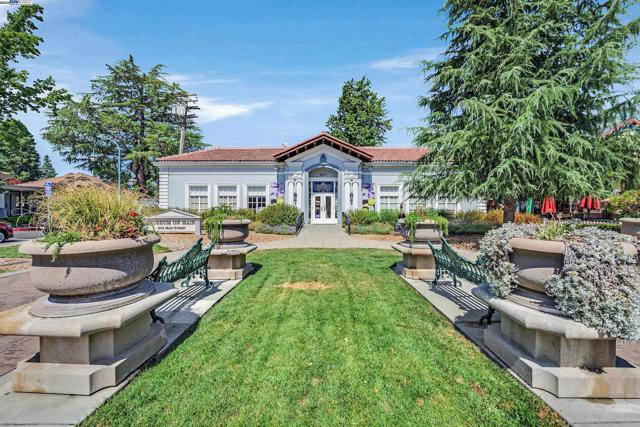 2207 Segundo Ct, Pleasanton CA: https://media.crmls.org/mediaz/cb86fa3e-f792-4ca6-8068-7e19ca19f7c3.jpg