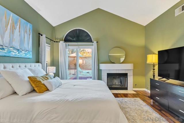1956 Casablanca Ct, Vista CA: https://media.crmls.org/mediaz/cb87b773-0d8e-4258-bddf-01776bfc40e6.jpg