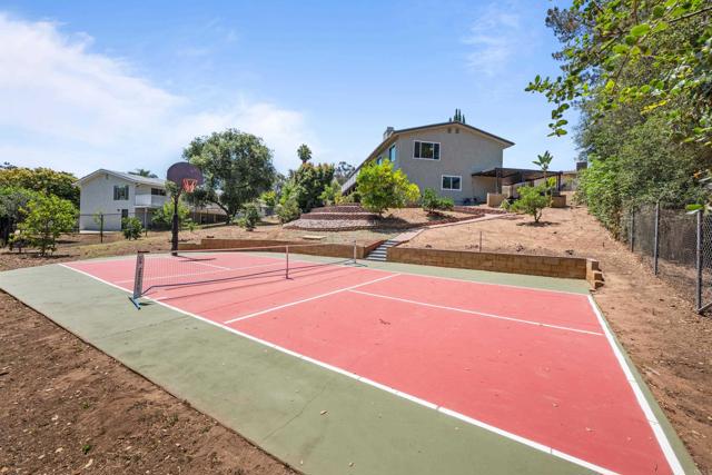 Detail Gallery Image 1 of 41 For 1026 Eucalyptus Ave, Vista,  CA 92084 - 5 Beds | 3 Baths