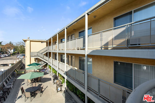 721 W 30th Street, Los Angeles CA: https://media.crmls.org/mediaz/cb87bead-a4c7-4dff-ad1c-75de9ca13a7e.jpg