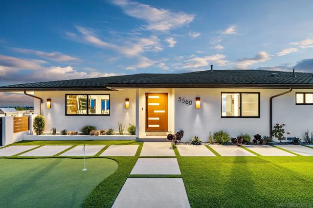 5560 Moonlight Lane, La Jolla CA: https://media.crmls.org/mediaz/cb880573-df50-4da5-b946-019fe981a5ba.jpg