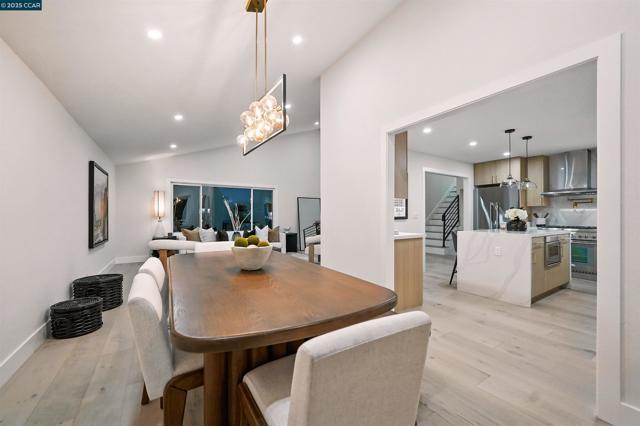 31 Junewood Ct, Danville CA: https://media.crmls.org/mediaz/cb882d6f-f441-45a8-bd59-25253d5c63e4.jpg