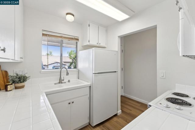 3847 Vineyard Ave, Pleasanton CA: https://media.crmls.org/mediaz/cb8929ba-b155-4f72-bab5-41ec99711142.jpg