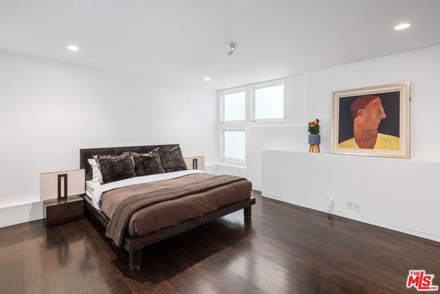 1415 Summitridge Drive, Beverly Hills CA: https://media.crmls.org/mediaz/cb8944ca-09a4-4ede-afdb-4ffa4424ec33.jpg