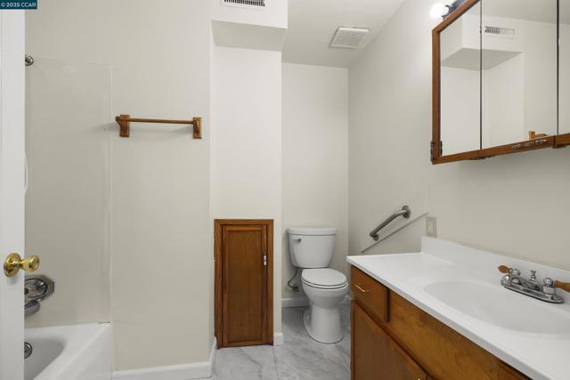 2656 Garden Ave, Concord CA: https://media.crmls.org/mediaz/cb89e1ba-009a-4266-b3a6-86c18488aa03.jpg