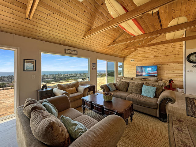4103 Calle Bienvenido, San Clemente CA: https://media.crmls.org/mediaz/cb8af892-772c-41f0-9983-3f5ccf29d3e0.jpg