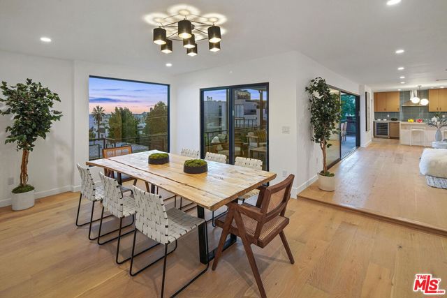1210 LARRABEE Street photo 7