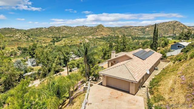 22318 Casa De Carol, Ramona CA: https://media.crmls.org/mediaz/cb8b9173-5138-4947-b2a5-7ddb6f7f050b.jpg