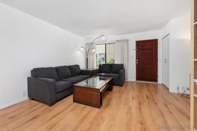 3205 Via Alicante, La Jolla CA: https://media.crmls.org/mediaz/cb8bb13f-763e-4220-bba6-19bba15779dc.jpg