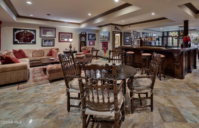 240 W Stafford Road, Thousand Oaks CA: https://media.crmls.org/mediaz/cb8c31f9-00a7-4c76-a5c7-d83324916142.jpg