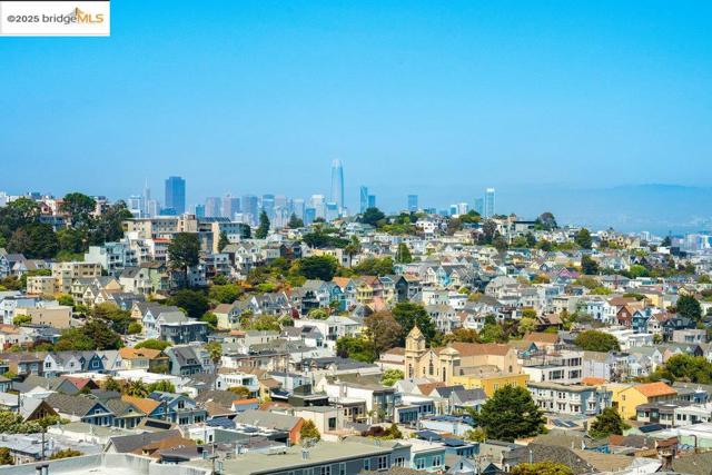 678 Clipper St, San Francisco CA: https://media.crmls.org/mediaz/cb8cc63a-5115-4e4b-91fd-513611aac09d.jpg