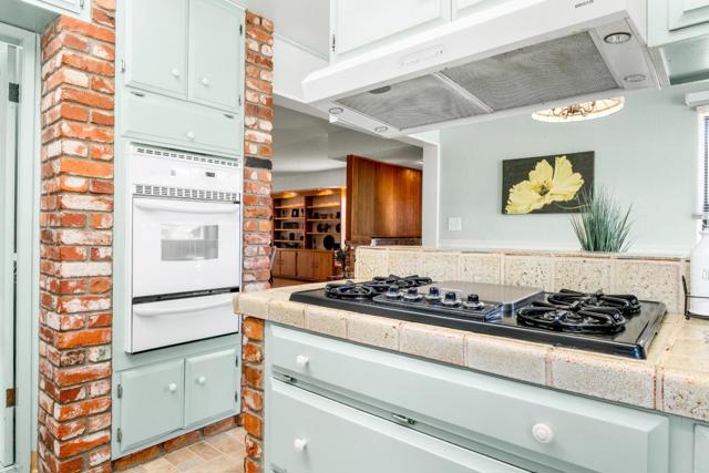 411 Alta Vista Dr, Santa Cruz CA: https://media.crmls.org/mediaz/cb8cf09d-9fe6-4a78-98e2-a0038a0f6fe7.jpg