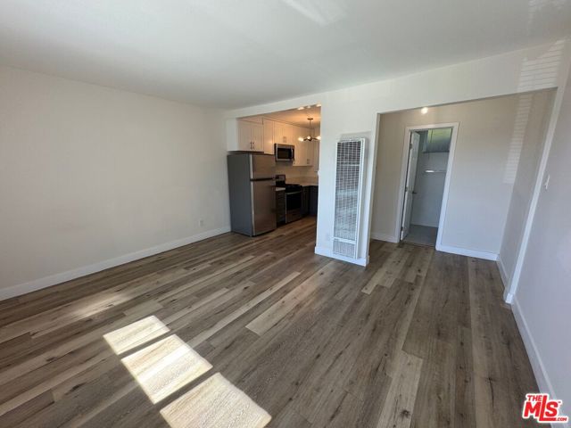1315 Montana Street, Los Angeles CA: https://media.crmls.org/mediaz/cb8e6aae-fea9-4de0-ac21-6e075c7aa176.jpg