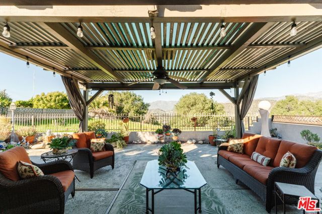 4837 Round Top Drive, Los Angeles CA: https://media.crmls.org/mediaz/cb8ea02a-a27d-4925-9526-30cd26496576.jpg