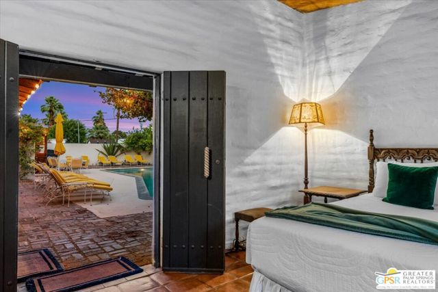 1011 E El Alameda, Palm Springs CA: https://media.crmls.org/mediaz/cb8ebbf8-1a2b-4786-92ef-7b58d233493f.jpg