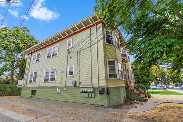 Image 22 of 27 For 954 Park St  
