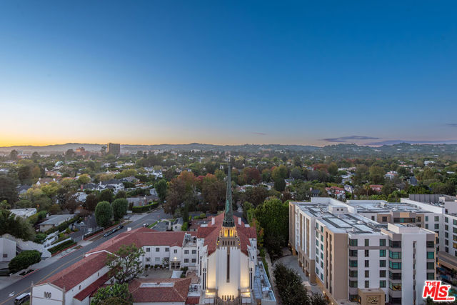 10490 Wilshire Boulevard, Los Angeles CA: https://media.crmls.org/mediaz/cb8f0e15-934b-4b01-925a-da63501e1c97.jpg