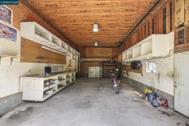2251 Rancho Del Lago Rd, Martinez CA: https://media.crmls.org/mediaz/cb8f30a5-a2ef-4f3b-ba1e-b64124083119.jpg