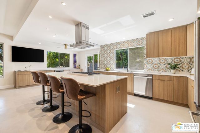 5155 E Bobolink Lane, Palm Springs CA: https://media.crmls.org/mediaz/cb8f5513-d851-4d95-9d99-b6ec9a7fd97f.jpg