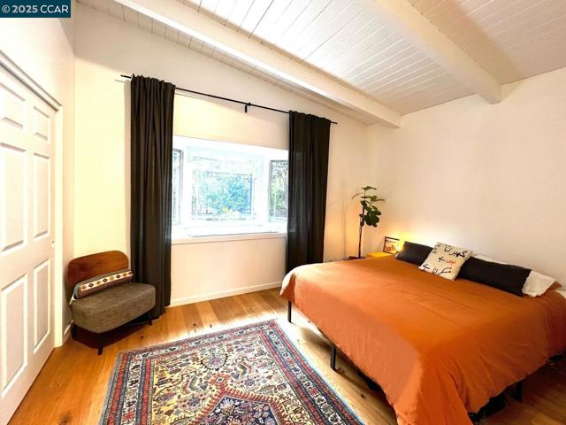 5915 ALHAMBRA AVE, Oakland CA: https://media.crmls.org/mediaz/cb8fc534-e7e7-44b8-bdba-5937ed41d7a6.jpg