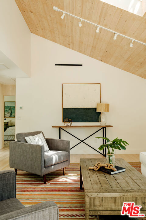 856 858 Coeur D Alene Avenue, Venice CA: https://media.crmls.org/mediaz/cb9014ed-1398-403d-944c-ba3332c0505f.jpg