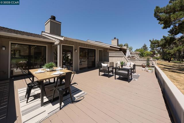 2128 Presidio Ct, Danville CA: https://media.crmls.org/mediaz/cb9026c8-c60a-44b5-a7f4-2590dca30391.jpg