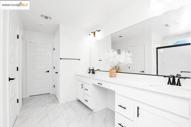 3007 Architect Ct, Vacaville CA: https://media.crmls.org/mediaz/cb90c4af-f024-4bb5-b47c-faa4e297e300.jpg