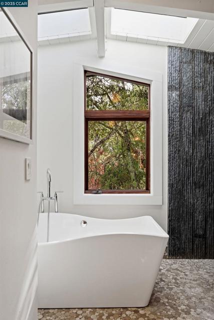 8 Oak Arbor Rd, Orinda CA: https://media.crmls.org/mediaz/cb90d655-befe-4b09-863a-3003aeb37b77.jpg