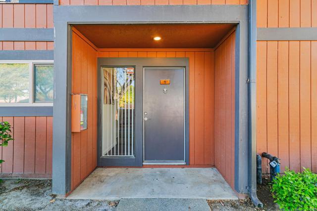 38627 Cherry Ln, Fremont CA: https://media.crmls.org/mediaz/cb90f414-577c-438a-966a-ec666dfacd78.jpg