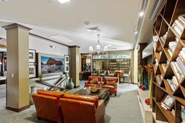 1748 Veneto Ln, Brentwood CA: https://media.crmls.org/mediaz/cb90feb0-3e77-482c-ad64-868fba0386bc.jpg