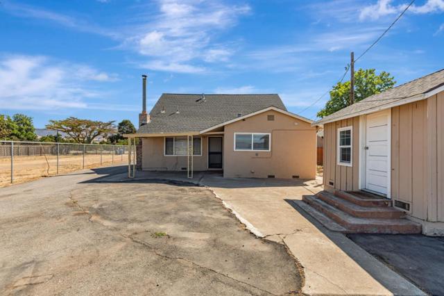 2718 Ferguson Road, Gilroy CA: https://media.crmls.org/mediaz/cb910b6c-7017-4514-aaa9-ad049d8958eb.jpg
