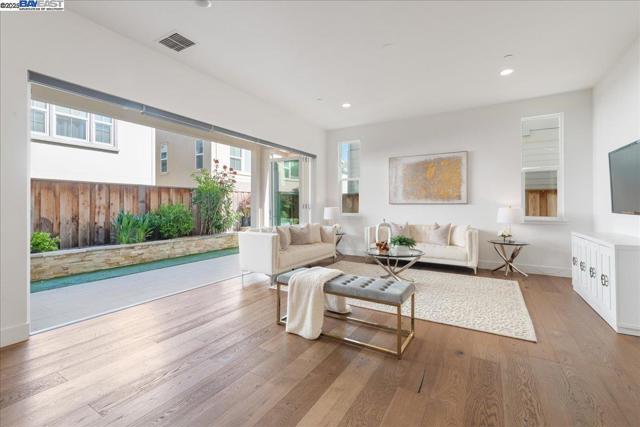 4058 Chalk Hill Way, Dublin CA: https://media.crmls.org/mediaz/cb91f290-4956-4ff9-8568-cfbdc30d8ae9.jpg