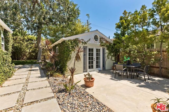 4208 Jasmine Avenue, Culver City CA: https://media.crmls.org/mediaz/cb927369-fe0d-4884-a674-3f61a53cc119.jpg