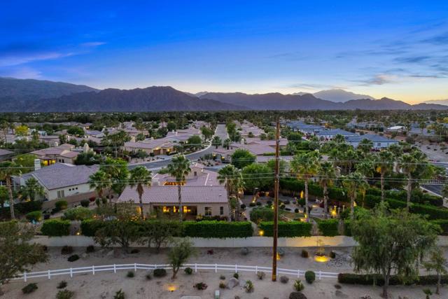 52540 Vino, La Quinta CA: https://media.crmls.org/mediaz/cb927d93-c3a5-48eb-b928-af9eb78d9f3e.jpg