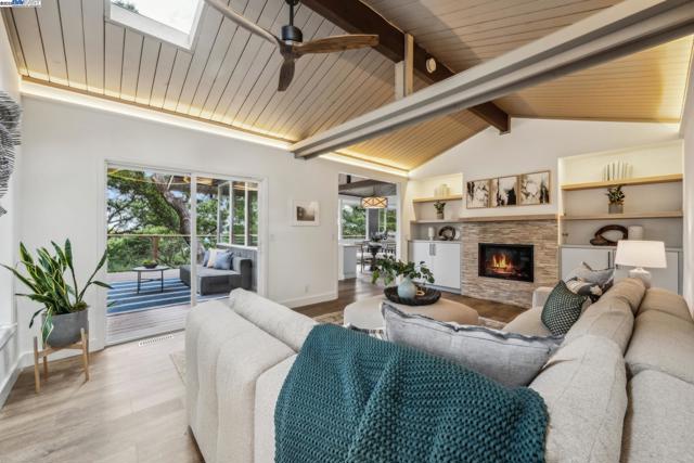 589 TAHOS ROAD, Orinda CA: https://media.crmls.org/mediaz/cb92fc9e-cf7b-4cdf-9ab6-4497d989606b.jpg