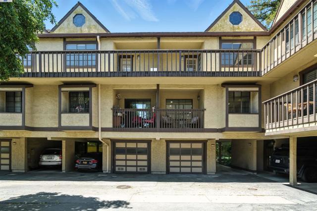 1116 Brewster Ave, Redwood City CA: https://media.crmls.org/mediaz/cb932cb9-425a-479f-9ed8-0b6e60859d6a.jpg