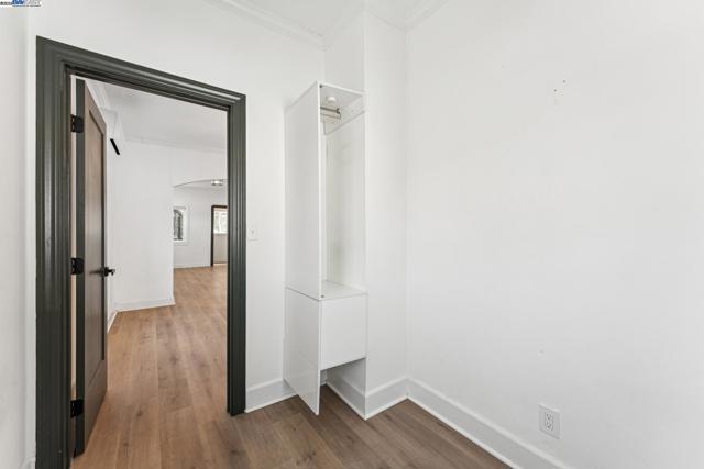 2734 Macarthur Blvd, Oakland CA: https://media.crmls.org/mediaz/cb9339b1-7917-4a2f-a075-3a6882684247.jpg