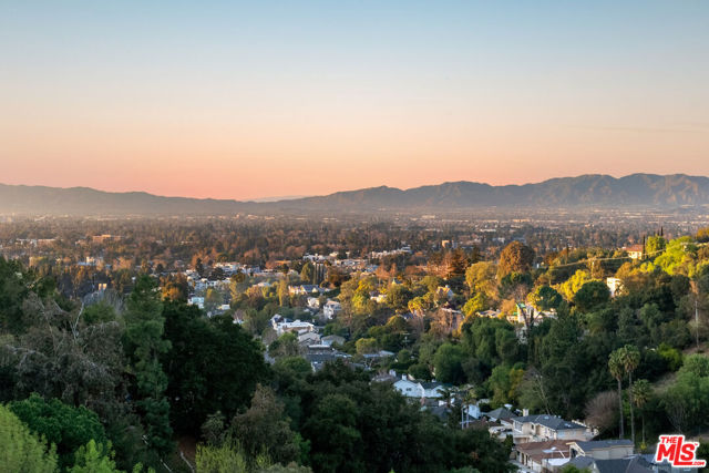 3670 Avenida Del Sol, Studio City CA: https://media.crmls.org/mediaz/cb93944a-16b7-4021-bfeb-3e750699735a.jpg