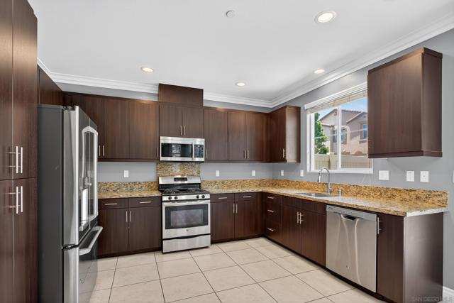 Image 11 of 37 For 42921 Avenida Amistad