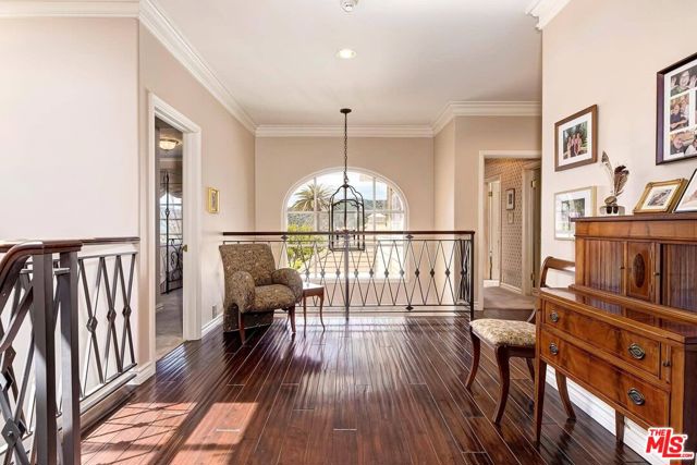 2286 Canyonback Road, Los Angeles CA: https://media.crmls.org/mediaz/cb9407f0-5984-4ae9-8634-82c2bba22eb6.jpg