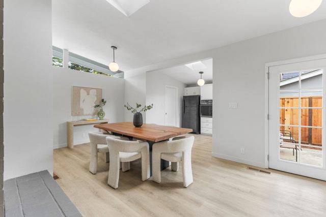 385 Cronin Drive, Santa Clara CA: https://media.crmls.org/mediaz/cb941167-31ea-4322-b3fd-924f152ebac3.jpg