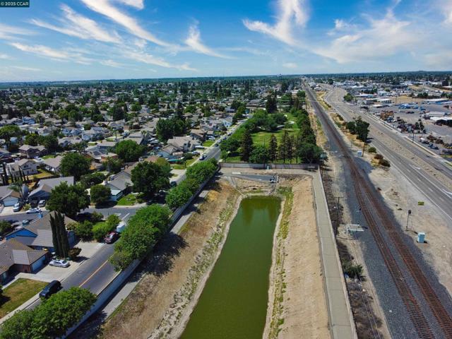 4300 Cannington Lane, Salida CA: https://media.crmls.org/mediaz/cb9421d9-2f65-4f85-836a-cdb8d4d51cdd.jpg